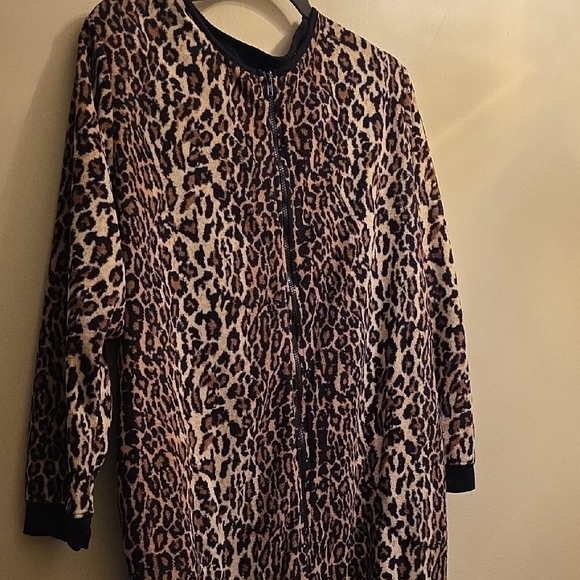 Leopard Print Zip-Up Jacket - Picture 2 of 4